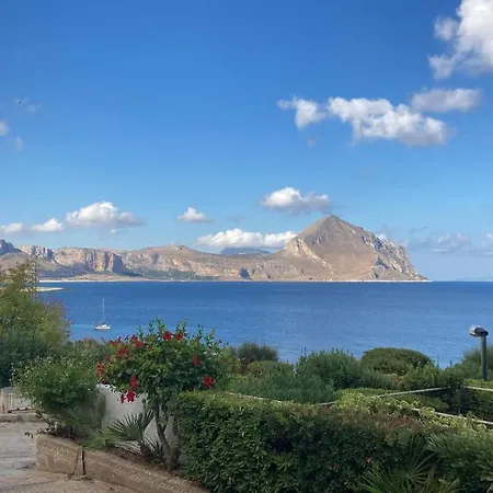 Paradiso Isulidda Macari
