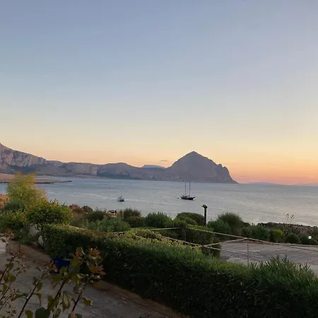Paradiso Isulidda * Macari