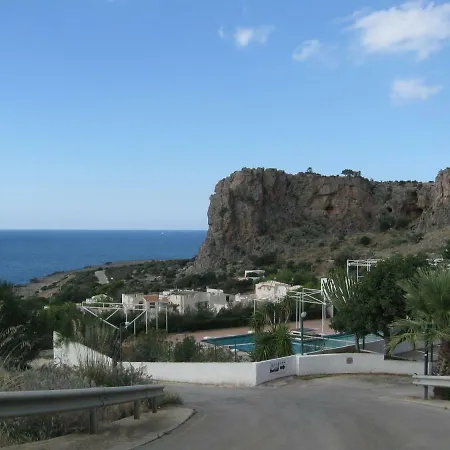 Paradiso Isulidda מקארי