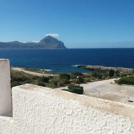 Holiday home Paradiso Isulidda Macari